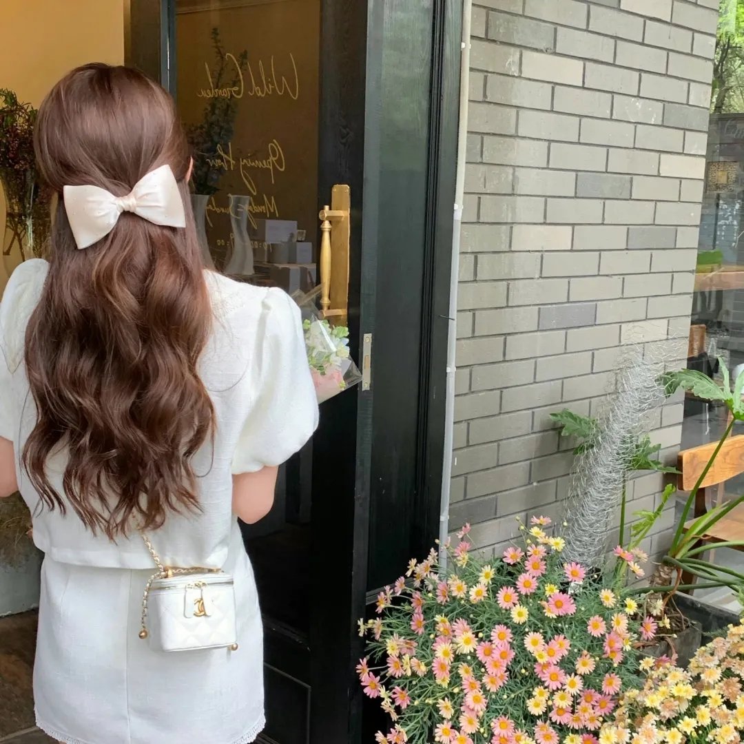 深深腥红